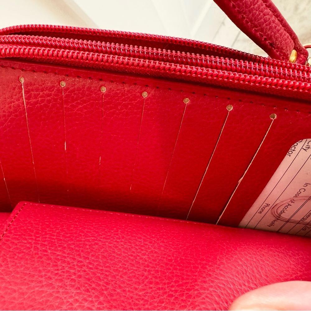 Buxton 1898 Red Crossbody Bag Nordic Duck with gold accents - Picture 2 of 7